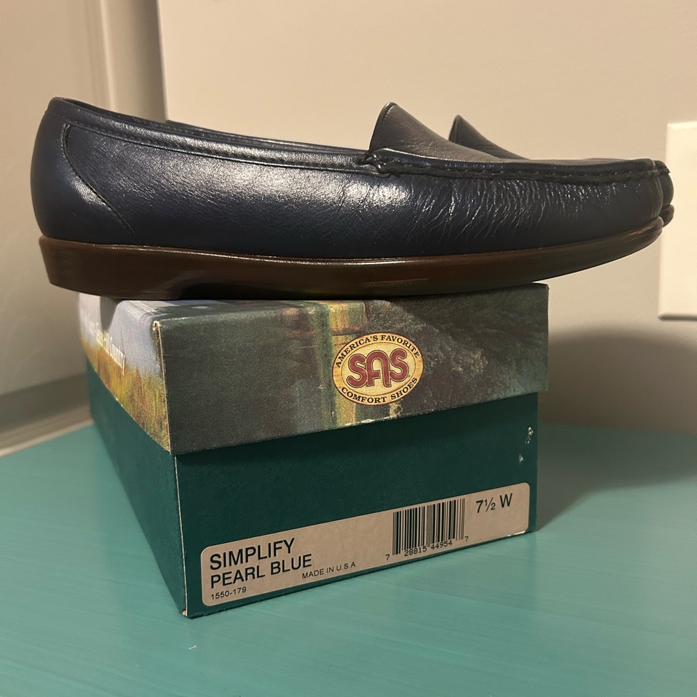 SAS Simplify Pearl Blue(Navy) Slip On Loafer Like New with Box Women’s Sz 7.5 Wd - Picture 3 of 8